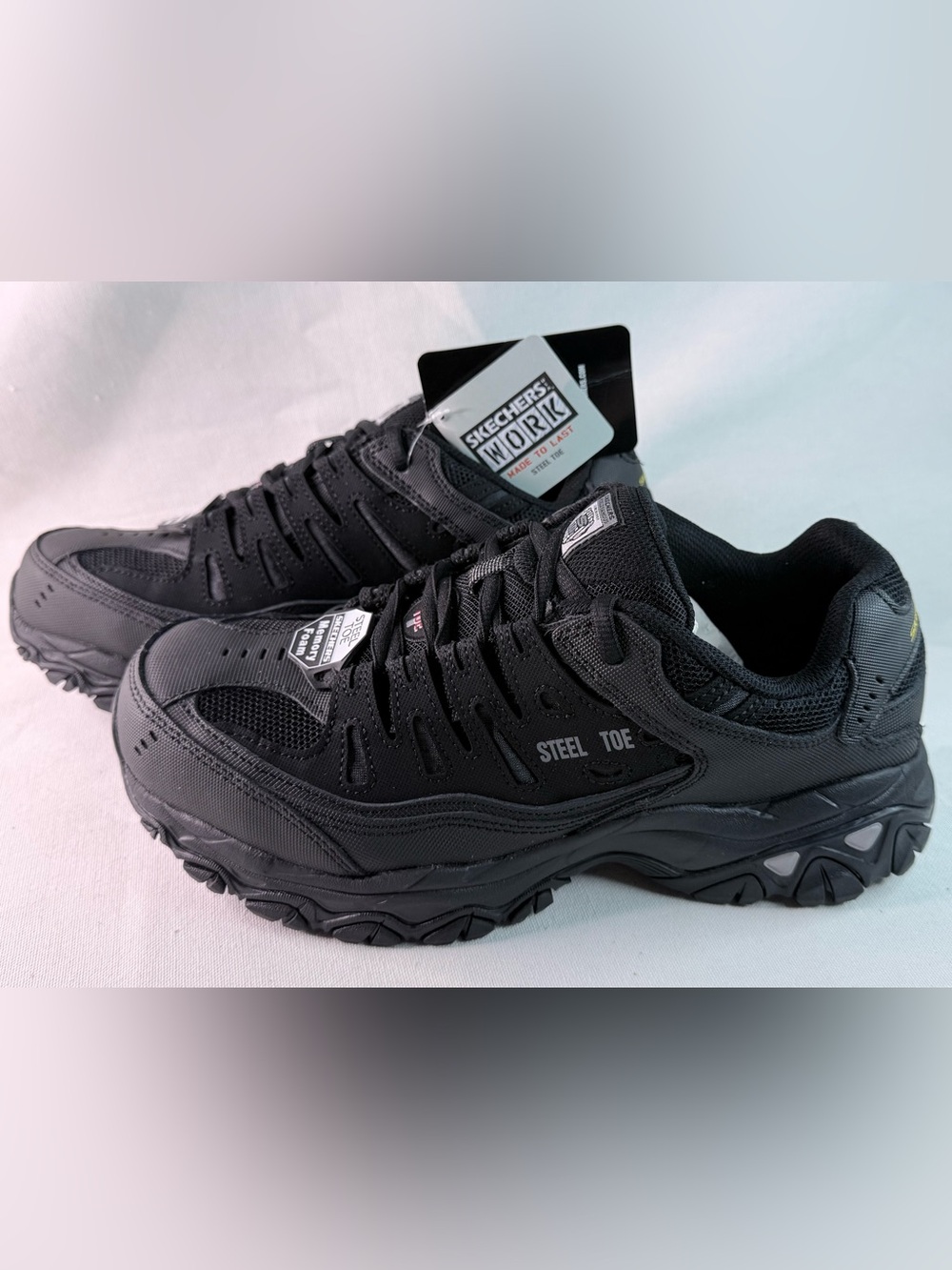 Skechers Men’s 8.5 Black Steel Toe Athletic Work Shoe Slip Resistant Brand New